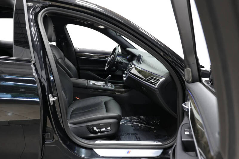 2021 BMW 7 Series 740i