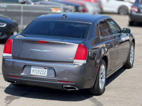 2015 Chrysler 300 Limited