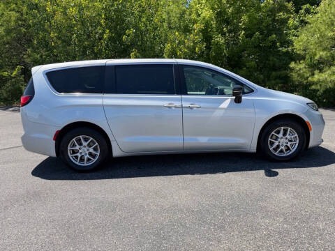 2024 Chrysler Pacifica Touring L