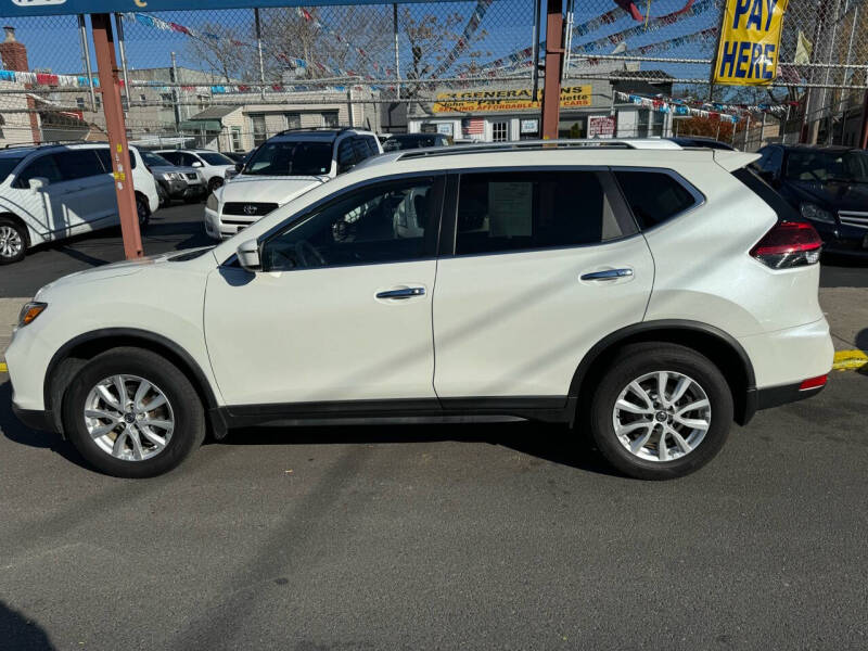 2019 Nissan Rogue SV photo 8