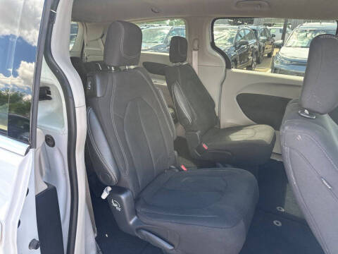 2024 Chrysler Voyager LX