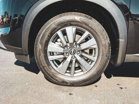 2025 Nissan Pathfinder S