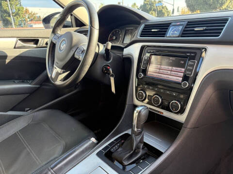 2012 Volkswagen Passat SE PZEV