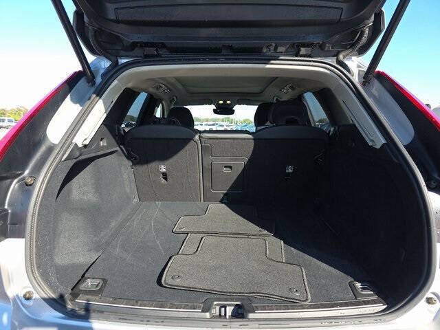 2025 Volvo XC60 B5 Plus Dark Theme