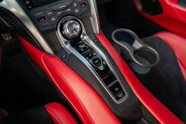 2017 Acura NSX 32