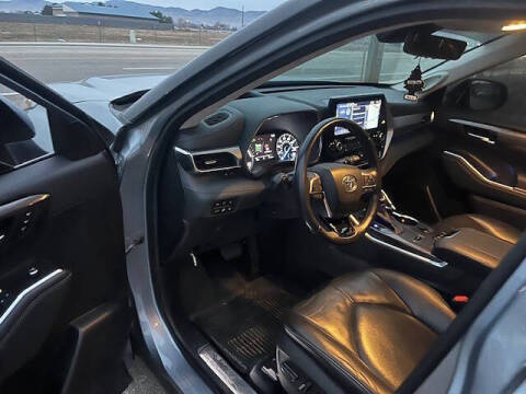 2021 Toyota Highlander Hybrid Platinum