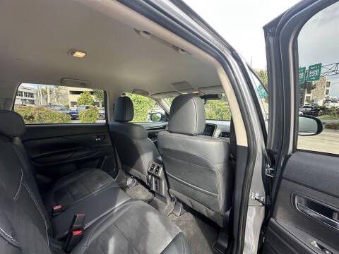 2020 Mitsubishi Outlander SE