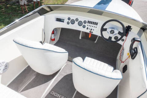 1994 Donzi Marine Classic 22