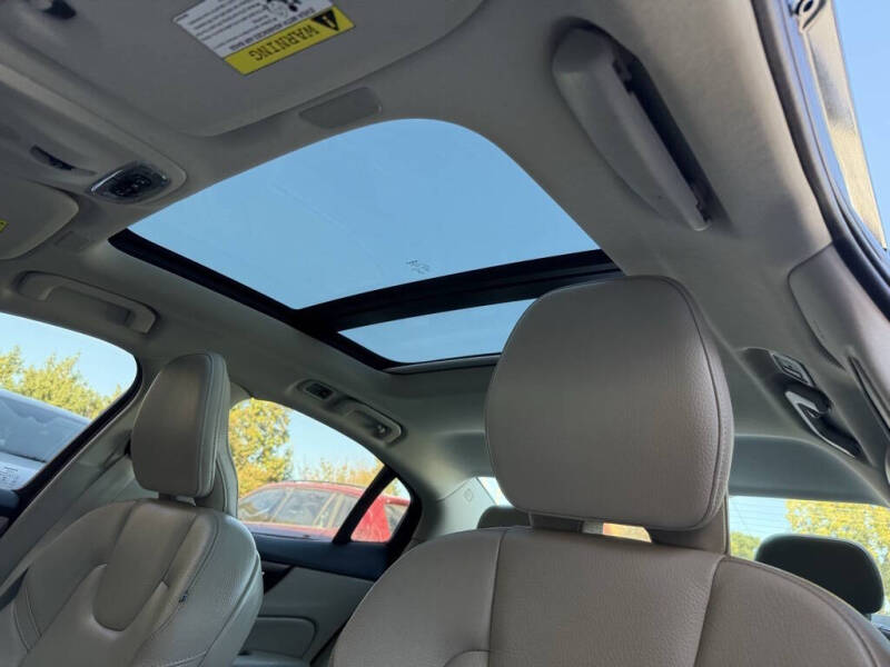 2022 Volvo S60 B5 Momentum