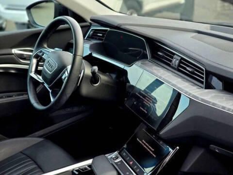 2022 Audi e-tron quattro Premium