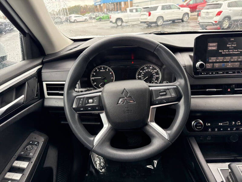 2023 Mitsubishi Outlander ES