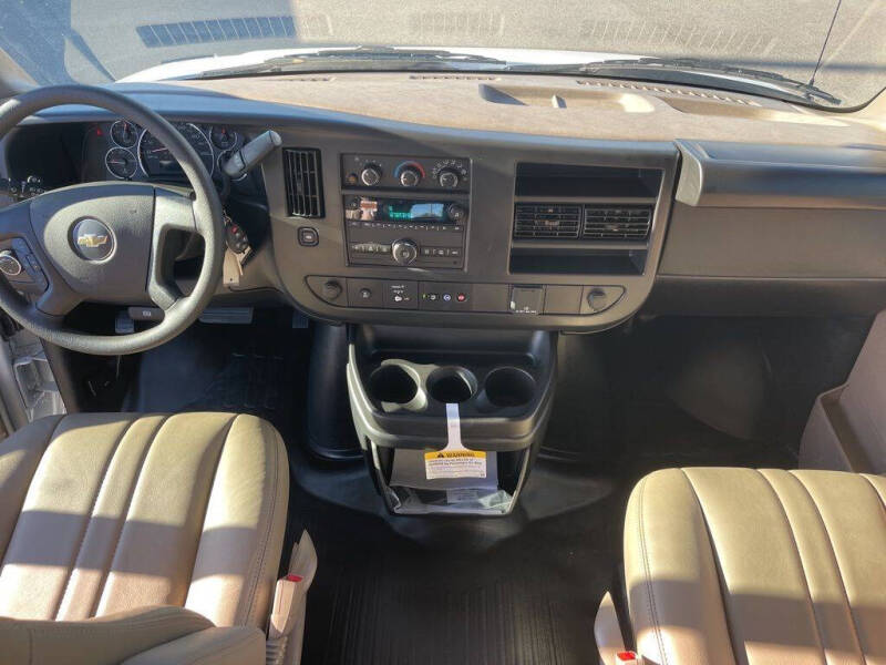 2025 Chevrolet Express 2500