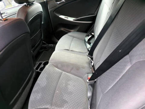 2013 Hyundai Accent SE