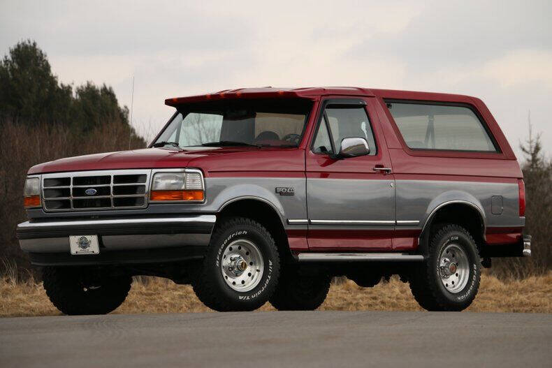 1994 Ford Bronco Specs, Price, MPG & Reviews