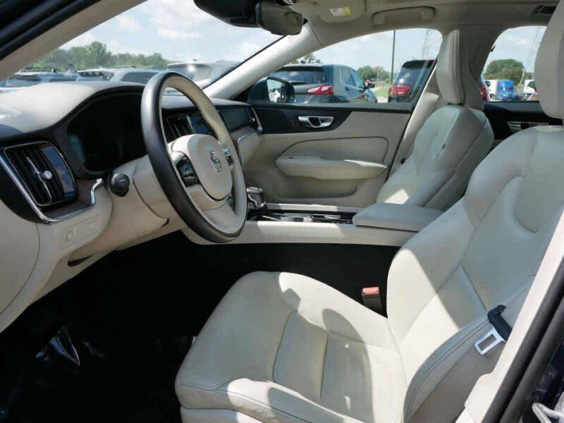 2021 Volvo S60 T5 Momentum