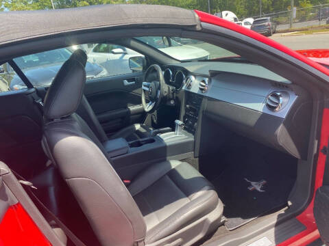 2005 Ford Mustang V6 Deluxe
