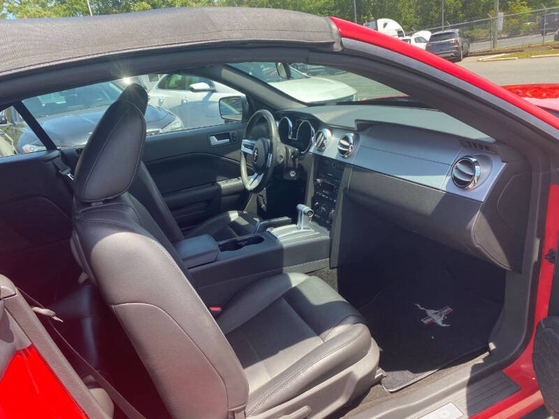 2005 Ford Mustang V6 Deluxe