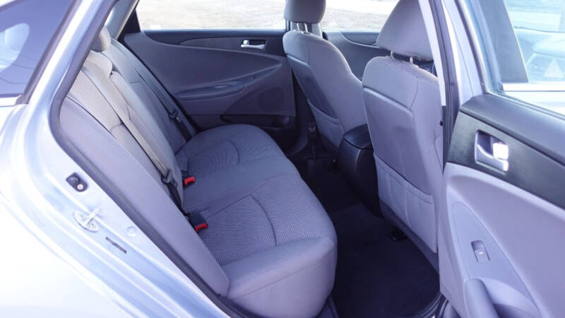 2011 Hyundai Sonata GLS photo 31