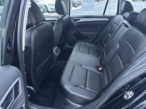 2017 Volkswagen Golf SportWagen