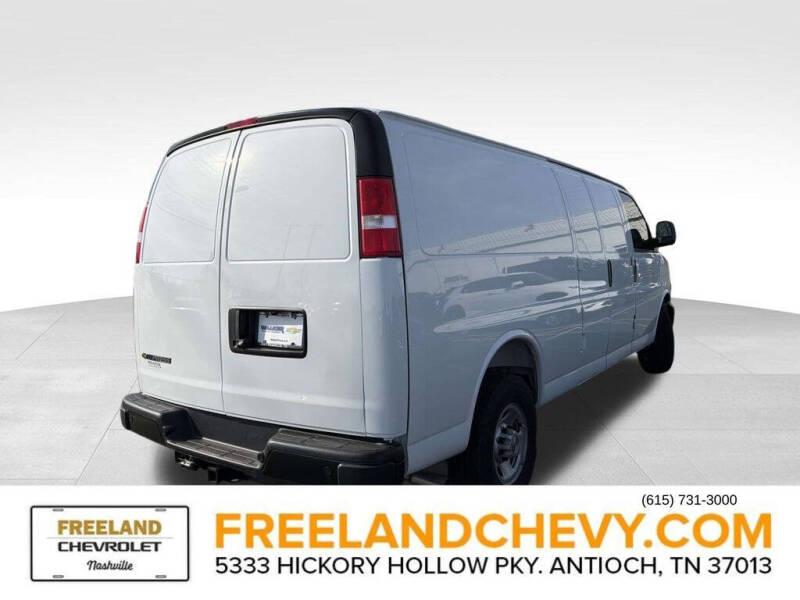 2025 Chevrolet Express 3500