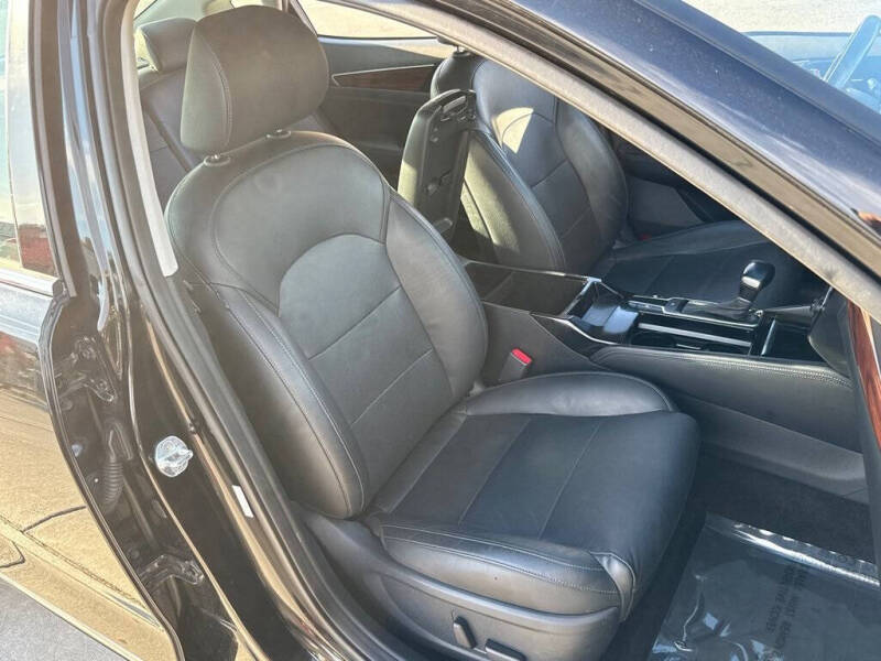 2017 Kia Cadenza Premium