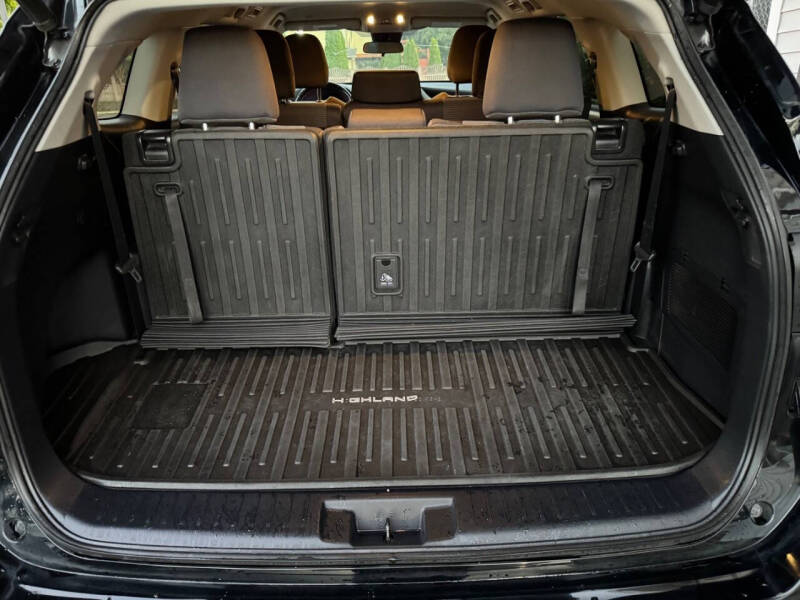 2020 Toyota Highlander LE