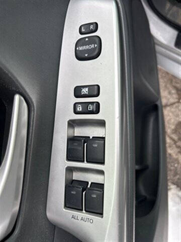 2014 Toyota Prius v Two