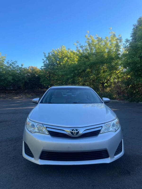 2012 Toyota Camry L photo 2