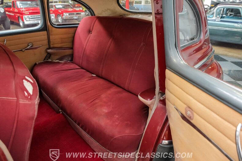 1948 Ford Deluxe