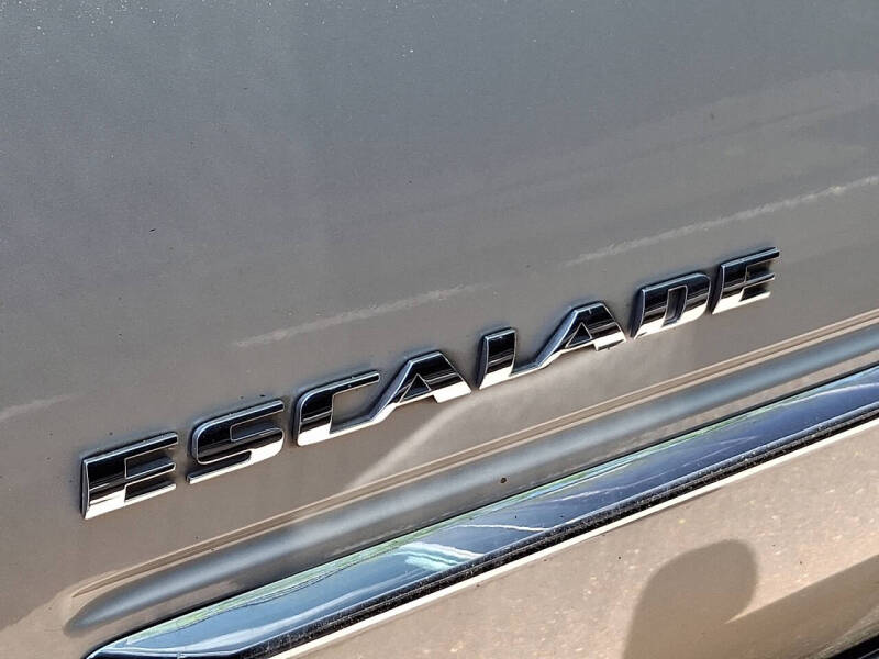 2011 Cadillac Escalade Premium