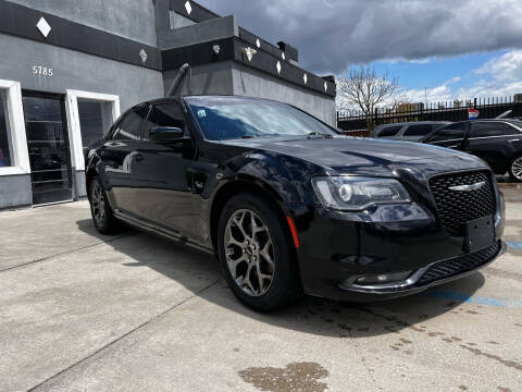 2015 Chrysler 300 for sale at Julian Auto Sales in Warren MI