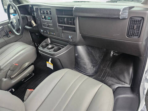 2025 Chevrolet Express 2500