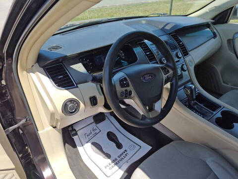 2013 Ford Taurus SE