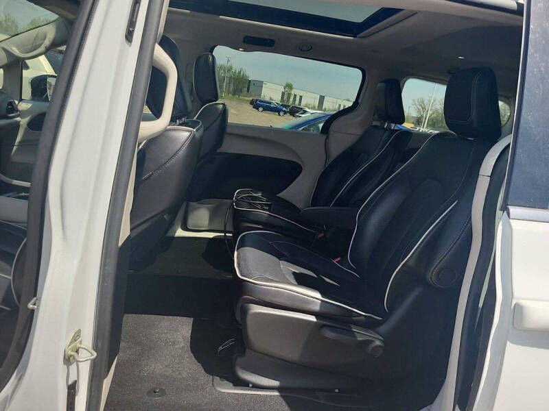 2023 Chrysler Pacifica Plug-In Hybrid Limited
