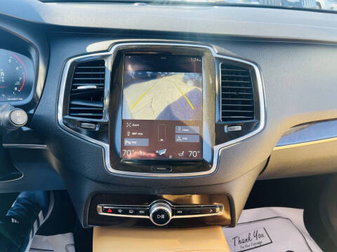 2016 Volvo XC90 T6 Momentum