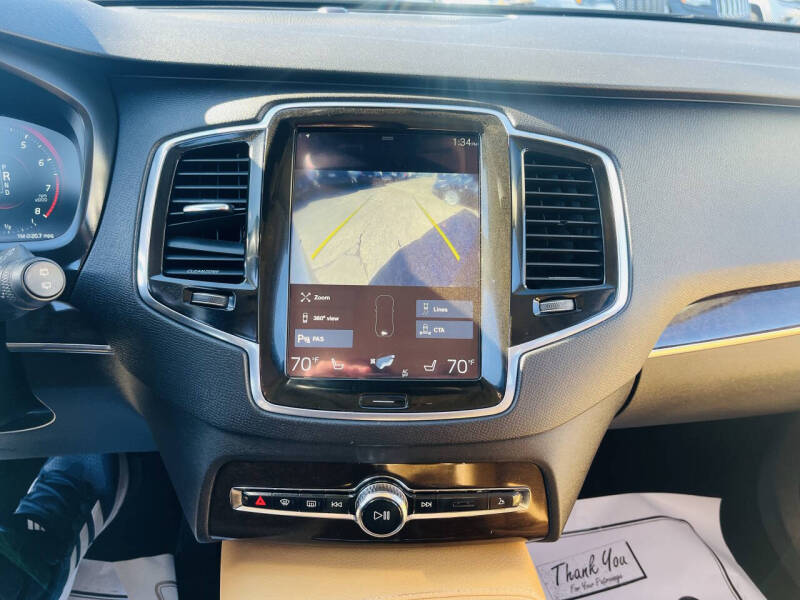 2016 Volvo XC90 T6 Momentum