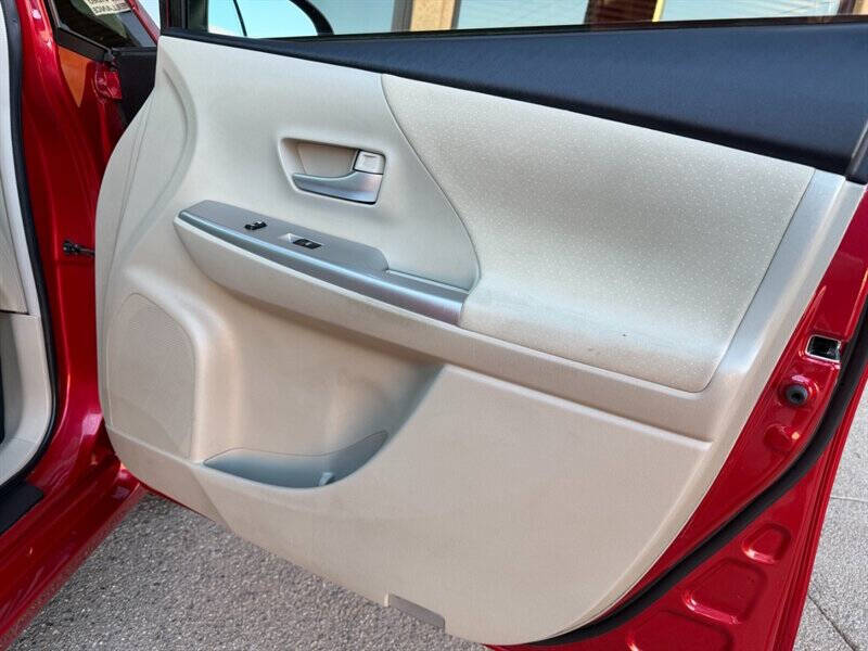 2012 Toyota Prius v Two