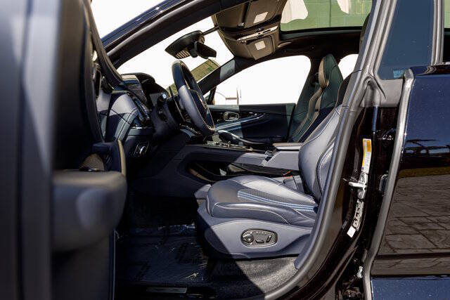 2025 Aston Martin DBX 707