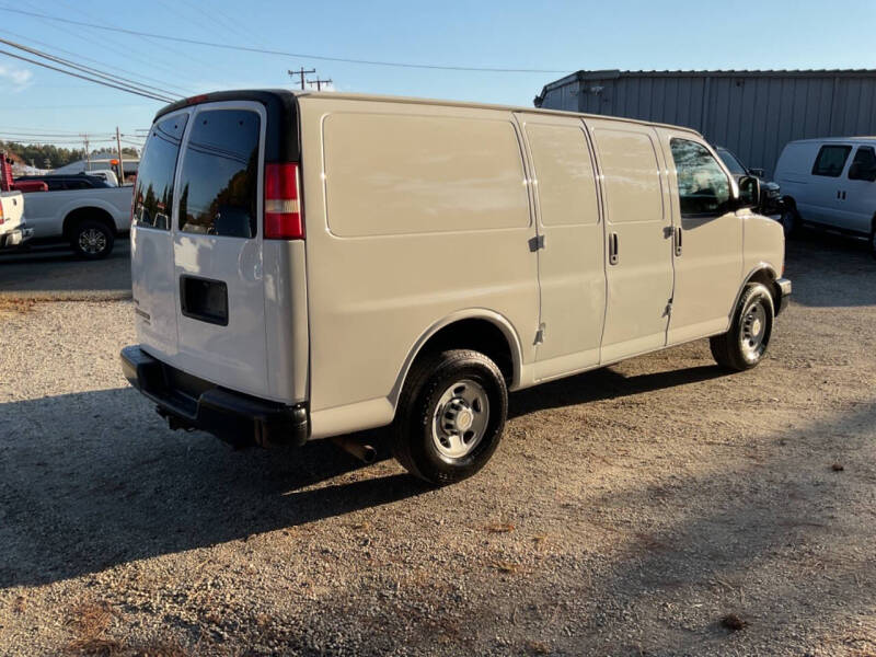 2011 Chevrolet Express Cargo null photo 8