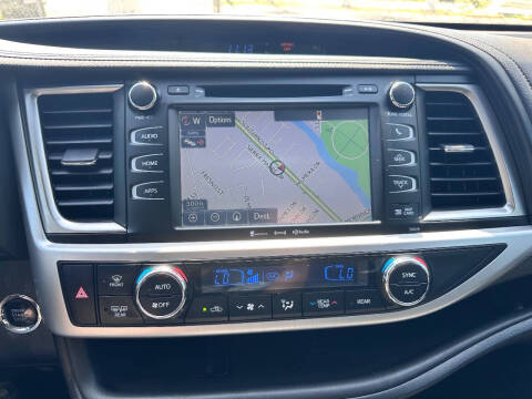 2017 Toyota Highlander SE