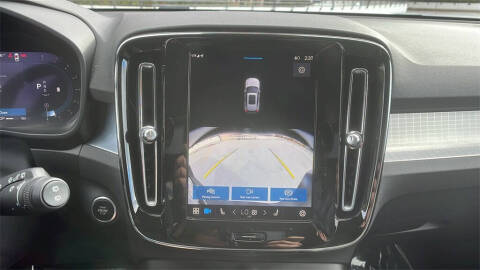 2025 Volvo XC40 B5 Core Bright Theme