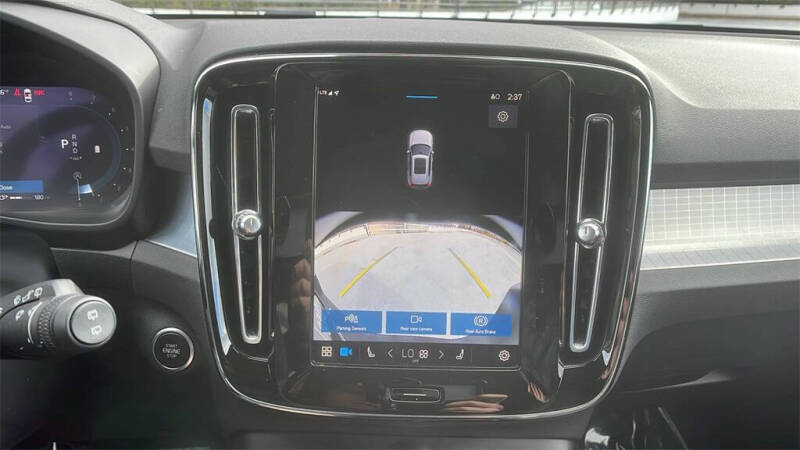 2025 Volvo XC40 B5 Core Bright Theme