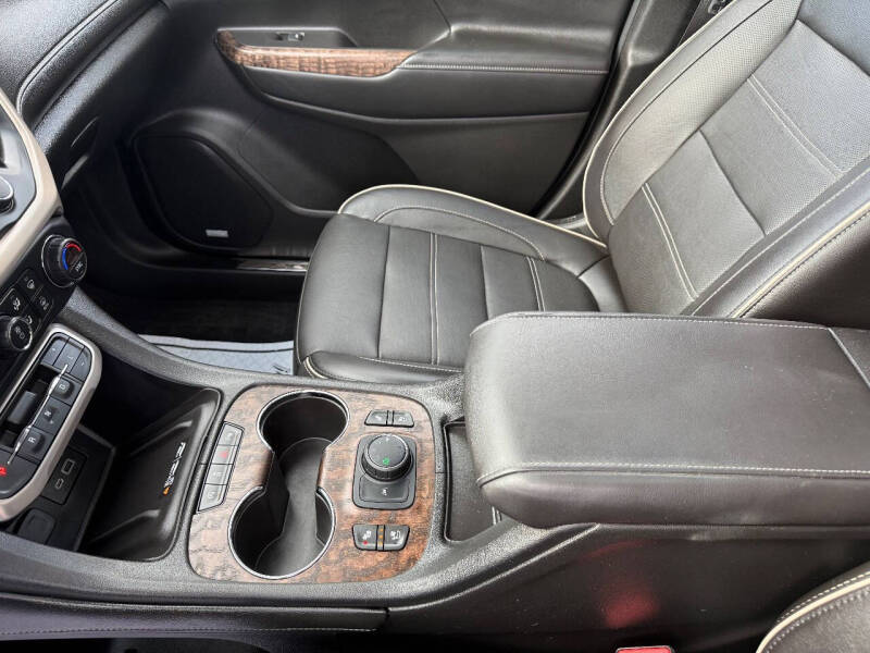 2020 GMC Acadia Denali