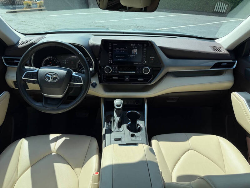 2022 Toyota Highlander XLE