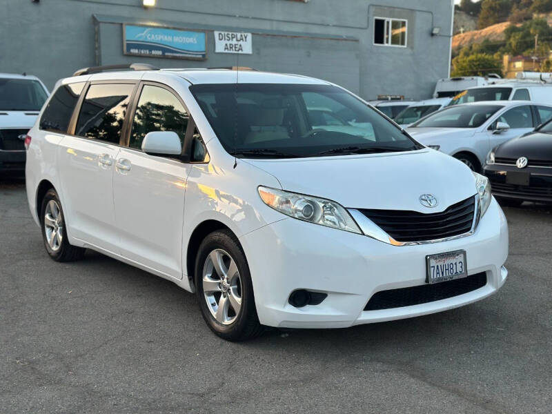 2013 Toyota Sienna LE 8-Passenger