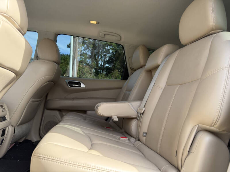 2017 Nissan Pathfinder SL