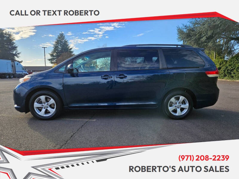 2011 Toyota Sienna LE 7-Passenger Auto Access Seat
