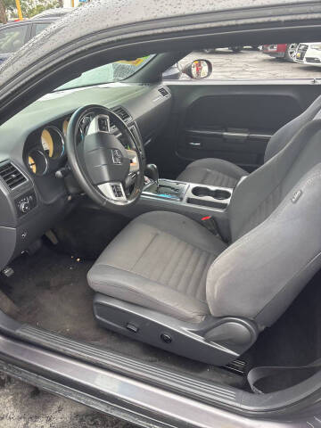 2014 Dodge Challenger R/T Plus