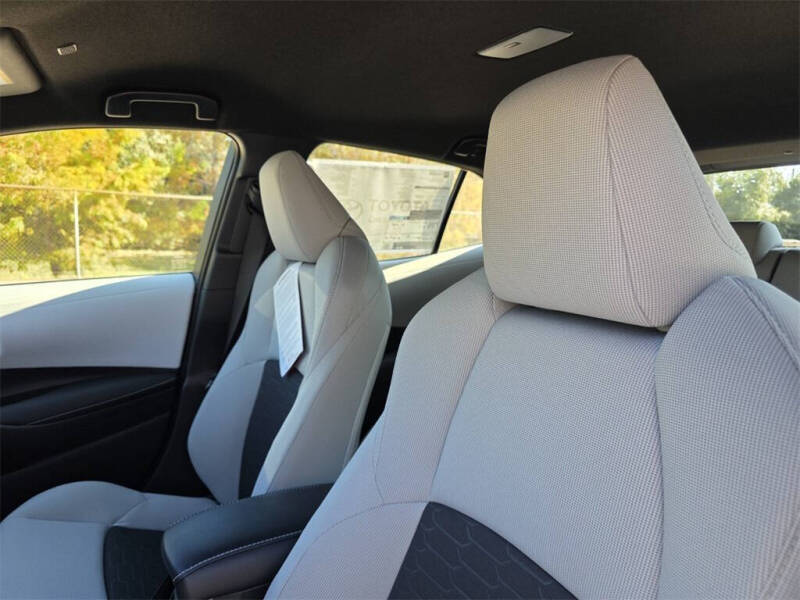 2026 Toyota Corolla Hatchback SE