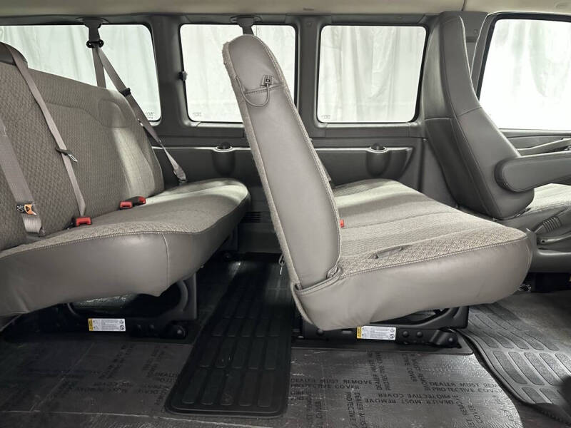 2025 Chevrolet Express LT 3500